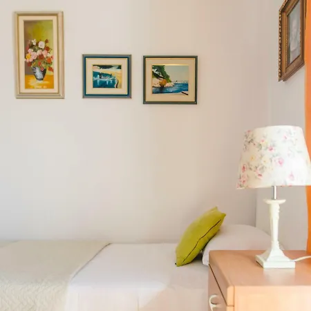 Maya's Happy Place With Free Parking Апартаменты *